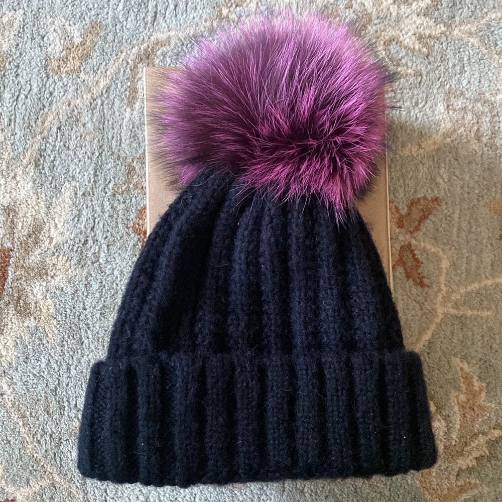 Like New Kyi Kyi Pom Pom Beanie